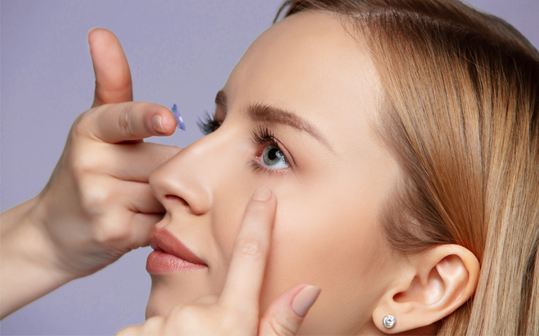 Tipps: Kontaktlinsen richtig einsetzen